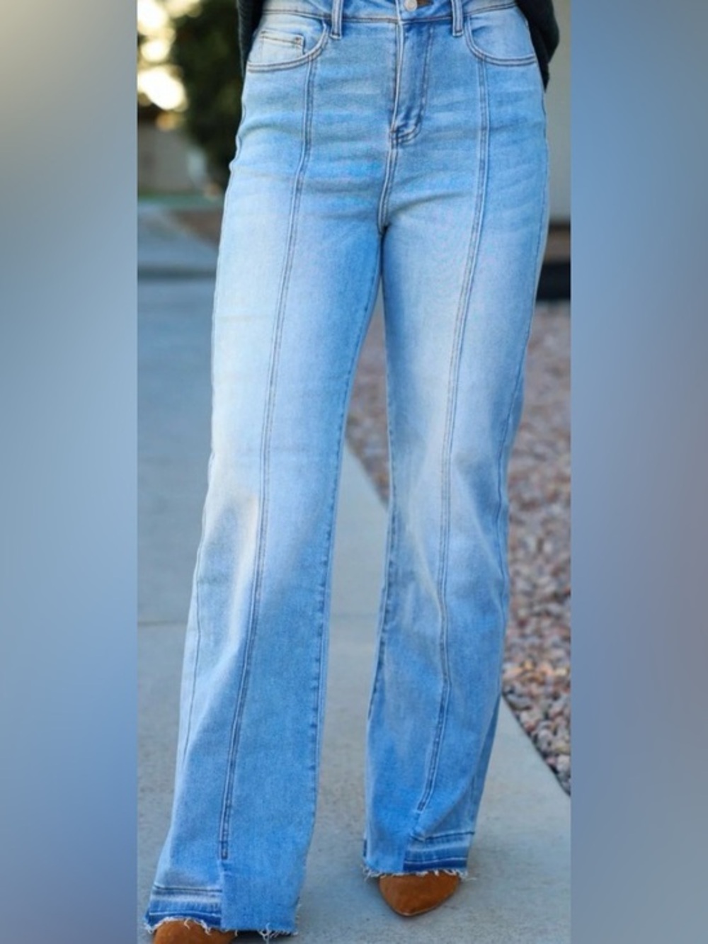 Light Wash Seam Detail Wide Leg Raw Hem Jeans: Size 32 (12/L Boutique Brand)